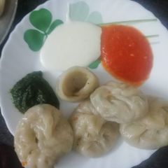 A picture of Momos.