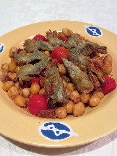 Una foto de Garbanzos tostados con alcachofas rebozadas - veggie