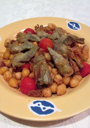 Foto principal de Garbanzos tostados con alcachofas rebozadas - veggie