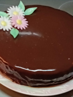Una foto de Tarta estilo Ferrero Rocher Simpatía de Leo