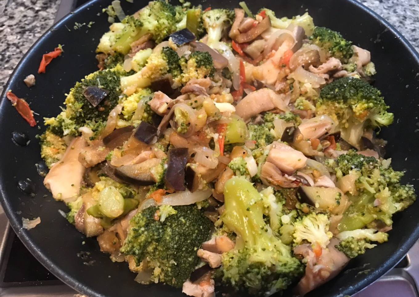 Brócoli con setas y berenjena