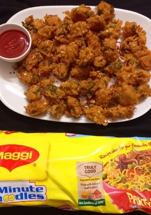 મેગી ભજીયા (Maggi Bhajiya Recipe In Gujarati) રેસીપી મુખ્ય ફોટો