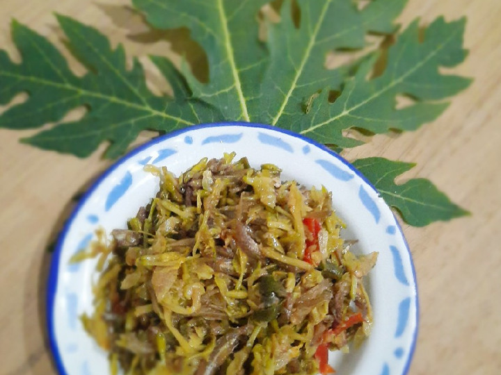 Bagaimana Membuat Tumis bunga pepaya ikan teri yang Lezat