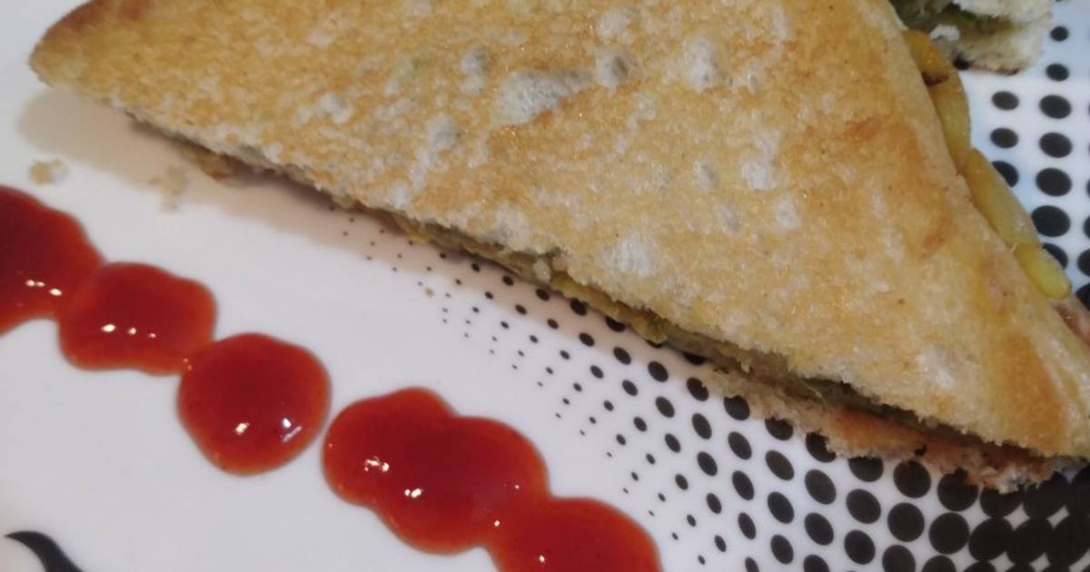 Potato stuffed bread Recipe by Khalida Misbah Cookpad