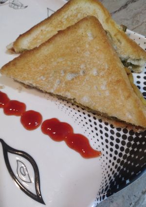 A picture of Potato stuffed bread.