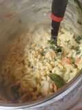 Cheesy chicken mac and cheese with veggies