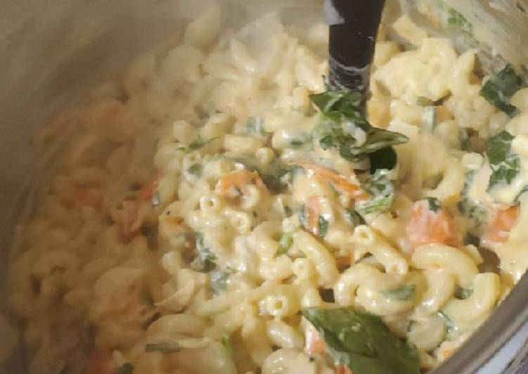 Steps to Prepare Appetizing Cheesy chicken mac and cheese with veggies