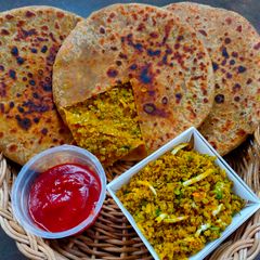 A picture of Chauli & nuts stuffed paratha.