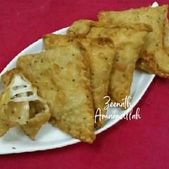 A picture of Hyderabadi Luqhmi with Cheese.