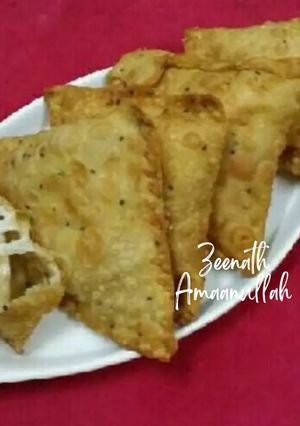 A picture of Hyderabadi Luqhmi with Cheese.