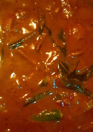 A picture of Ulli theeyyal (shallots cooked in roasted coconut gravy and tamarind juice).
