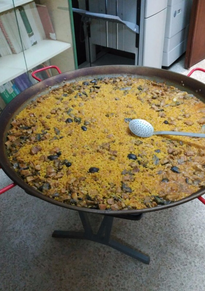 Una foto de Arroz en paella a mí estilo