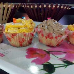 A picture of Cup cake frosting.
