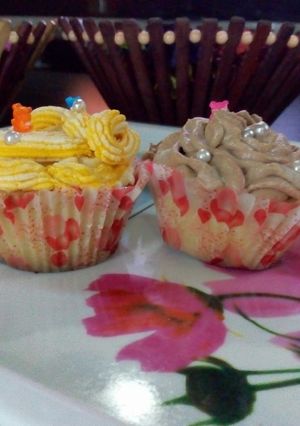A picture of Cup cake frosting.