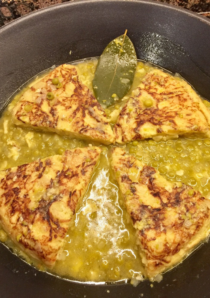 Una foto de Tortilla de patata en salsa