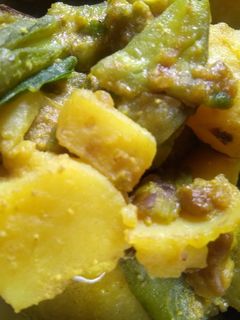 ঝিঙে আলু পোস্ত (jhinge aloo posto recipe in Bengali) রেসিপির প্রধান ছবি