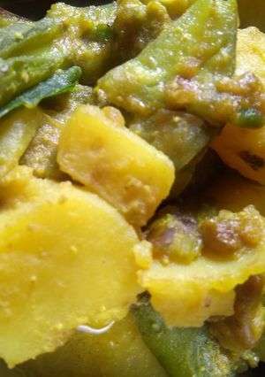 ঝিঙে আলু পোস্ত (jhinge aloo posto recipe in Bengali) রেসিপির প্রধান ছবি