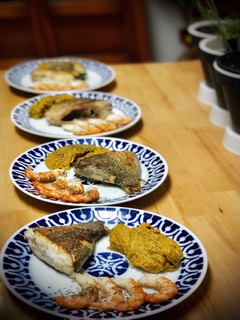 Una foto de Sargo con langostinos y cremoso de mejillones