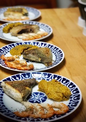 Una foto de Sargo con langostinos y cremoso de mejillones