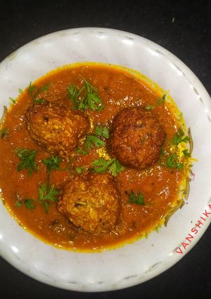 A picture of Bottle gourd kofta curry.