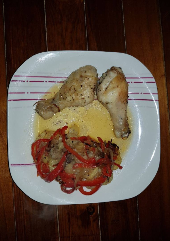 Una foto de Jamoncitos de pollo a la provenzal con guarnición