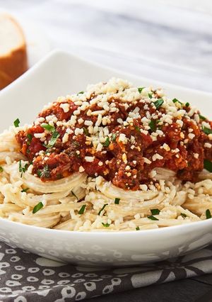 Una foto de Espagueti con Chorizo y Carne de Res Molida