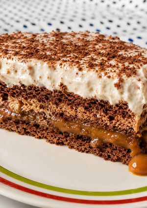 Una foto de Postre de banana, dulce de leche y Chocolinas