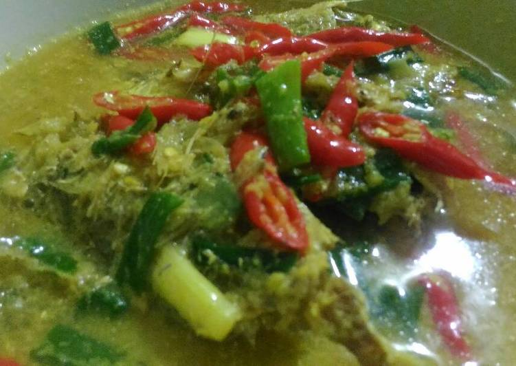 Resep Ikan selar bumbu kuning Lezat