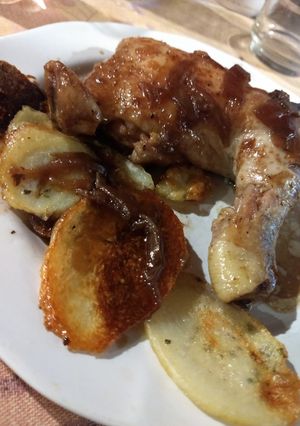 Una foto de Pollo teriyaki con papas
