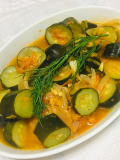 Una foto de Ensalada Caliente de zapallito Italiano 😋👍 !