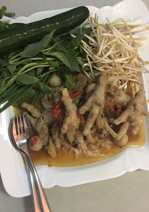 รูปของ ขนมจีนน้ำยาป่าใส่ตีนไก่ลูกชิ้นปลา