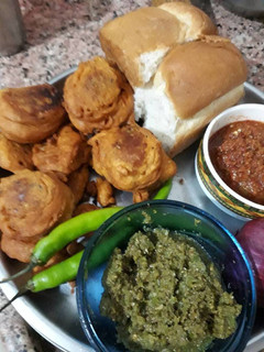 मुंबई स्टाइल वडा पाव (Mumbai Style Vada Pav recipe in hindi) रेसिपी मुख्य फोटो