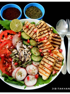 A picture of Grilled Halloumi Salad.