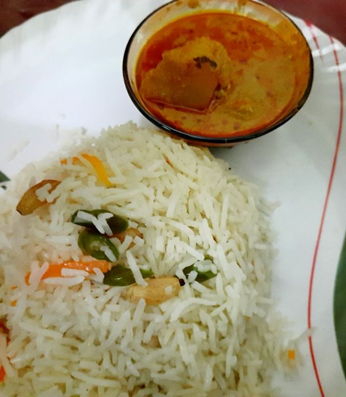 Qizlar lezbiyenlar olomonining mushuklarini yalaydilar Ot jinsiy aloqa porno video