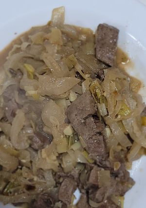 Una foto de Hígado de vacuno encebollado