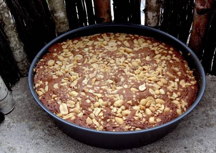 Gâteau chocolat au lait et cacahouètes grillées, salées