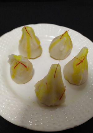કેસર મોદક (Kesar Modak Recipe In Gujarati) રેસીપી મુખ્ય ફોટો