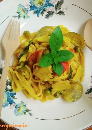 รูปของ ลิงกิวเน่แกงเขียวหวานไก่