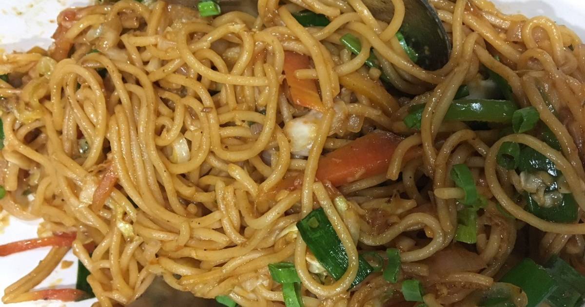 Veg Hakka Noodles Recipe by Chitransh Khare - Cookpad