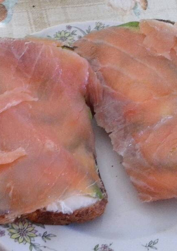 Una foto de Tosta con salmón ahumado