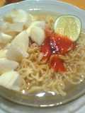 mie kuah instan toping singkong 