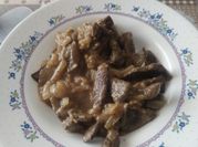 Una foto de hígado encebollado