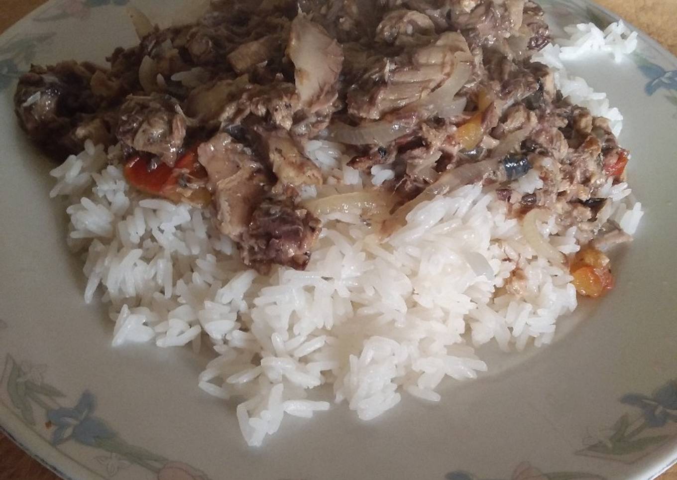 Arroz al vapor con caballa