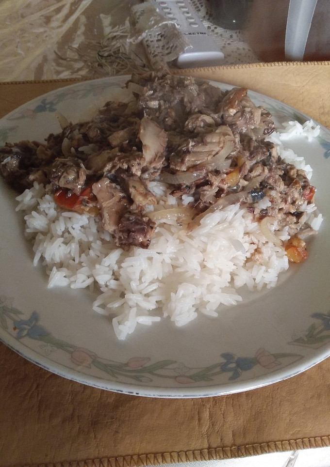 Una foto de Arroz al vapor con caballa
