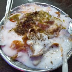A picture of Dahi bhalla chat.