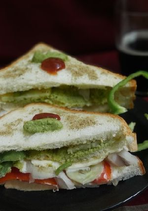 વેજ ચીઝ સેન્ડવીચ (Veg Cheese Sandwich Recipe In Gujarati) રેસીપી મુખ્ય ફોટો