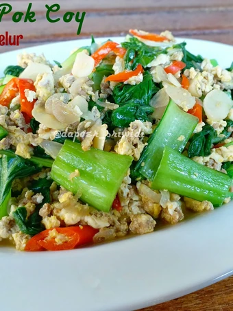 Langkah Mudah untuk Menyiapkan Resep Tumis Pok Coy Sapi Giling Telur yang Enak Banget