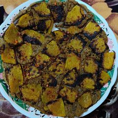 A picture of Kuttu waterchestnut flour pumpkin pie.
