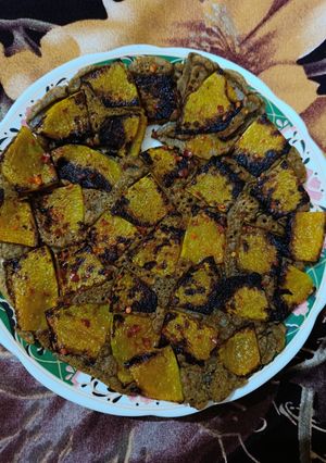 A picture of Kuttu waterchestnut flour pumpkin pie.