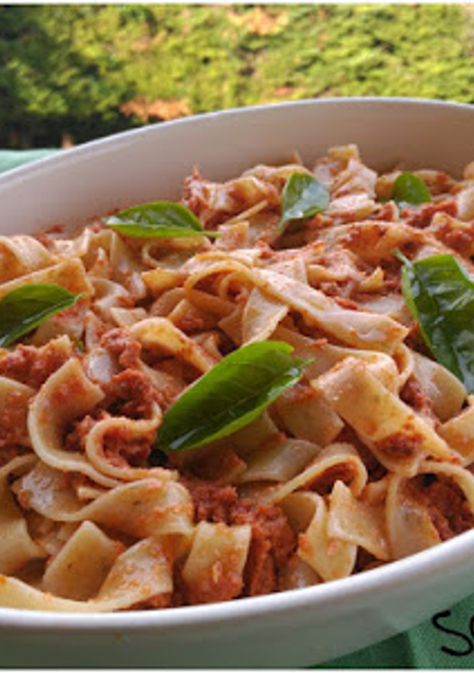 Una foto de Pasta al pesto rojo